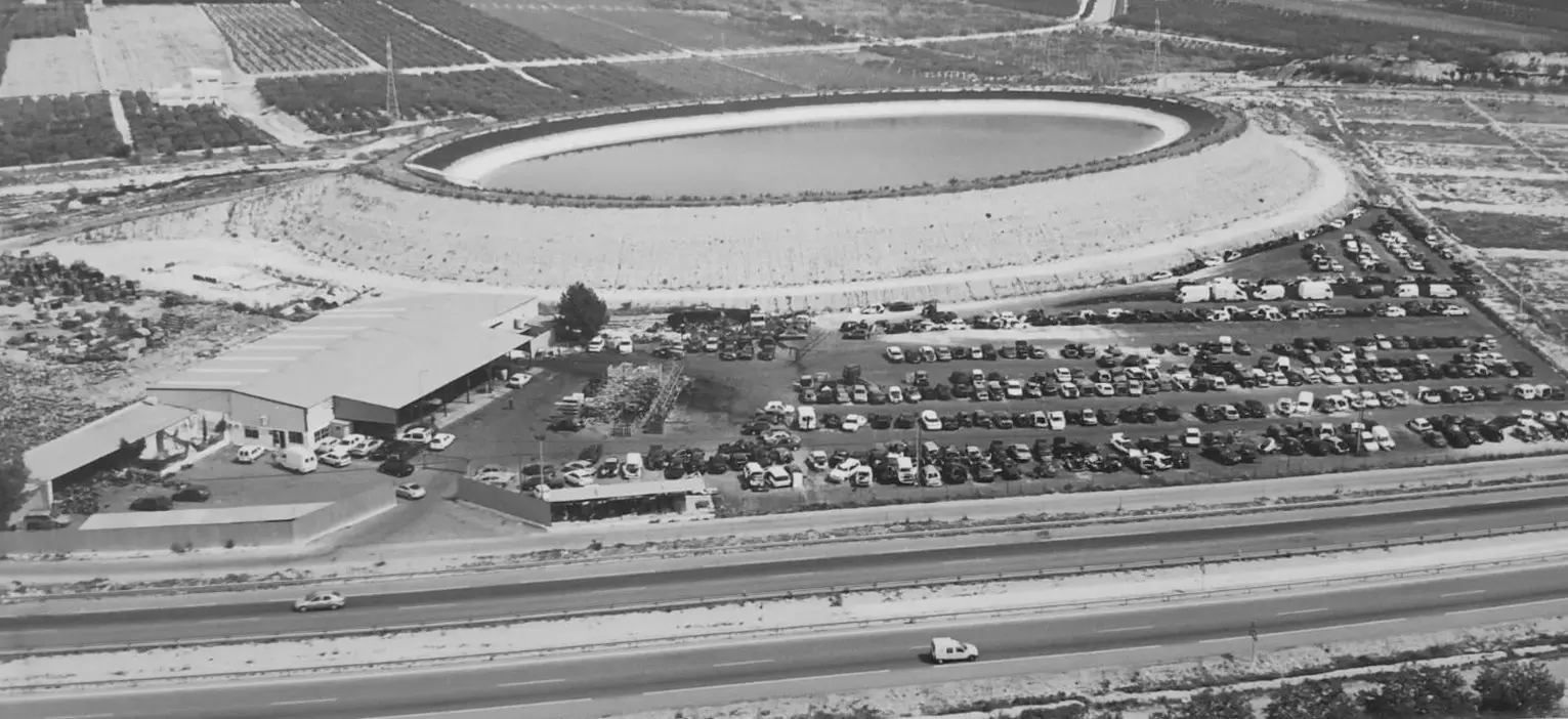 Vista aérea histórica de las primeras instalaciones de Desguace París